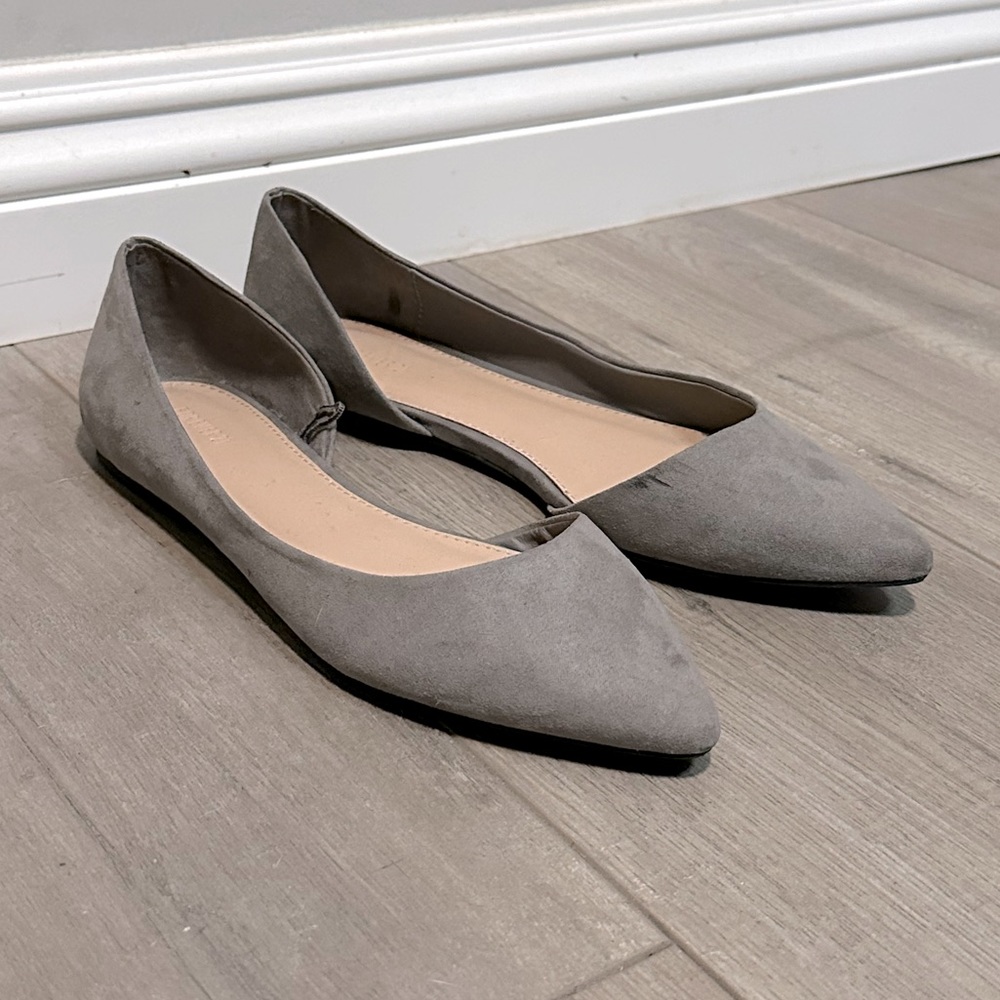 Forever 21 Pointed Toe Gray Flats Size 7